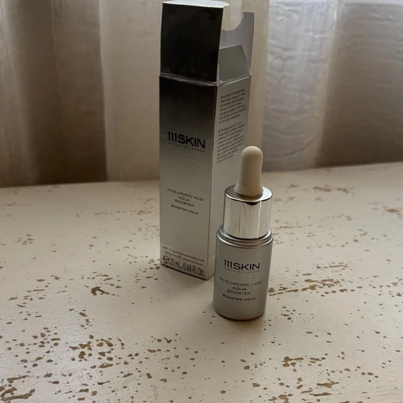 111SKIN Hyaluronic Acid Aqua Booster - Silver Packaging - Picture 3 of 6